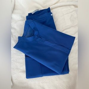 Figs Women’s in Rafaela top and Yola petite pants